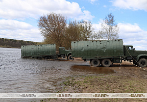 Военнослужащие понтонно-мостового батальона 188 ибр отработали наведение паромной переправы через реку Днепр