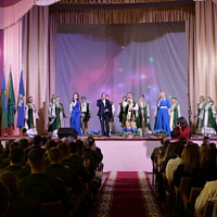 «Народ и армия едины!»