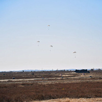 Военнослужащие 38 одшбр совершили прыжки с парашютом