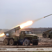 Военнообязанные произвели залпы из реактивных систем залпового огня БМ-21 «Град»
