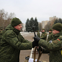 Оружие — защитникам Отечества