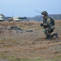 Учатся гвардейцы