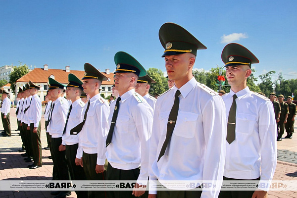 Торжественный выпуск офицеров военного факультета в ГрГУ имени Я. Купалы