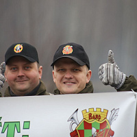 И пером и топором!