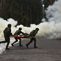 Военнослужащие одной из воинских частей ВВС и войск ПВО устроили детям праздник