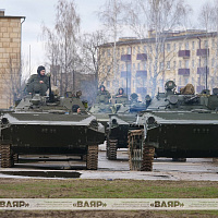 Подразделения одного из соединений войск Северо-Западного оперативного командования совершают марш в районы сосредоточения