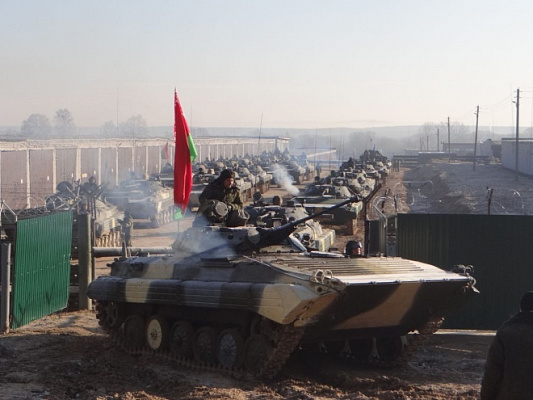 У гвардейцев − полевой выход