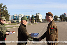 В 6 омбр состоялось чествование военнослужащих, выслуживших установленные сроки срочной военной службы