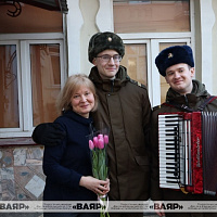 Военнослужащие срочной службы из 557 ибр поздравили своих мам с наступающим праздником 