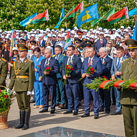 Возложили цветы на Аллее Героев в Гомеле