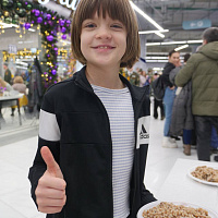 Белорусские военные принимают участие в празднике в столичном торговом центре «Першы нацыянальны гандлёвы дом»