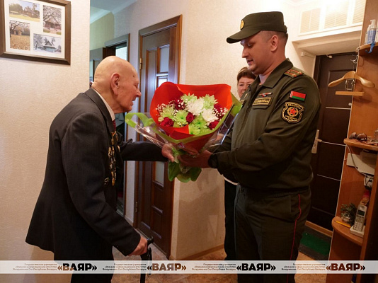 Поздравили ветерана Великой Отечественной войны полковника в отставке Ивана Назаренко