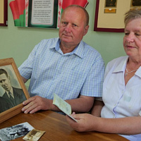 Его подвиг память хранит