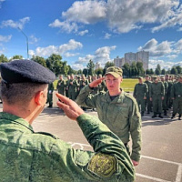 В 120 омбр состоялся ритуал вручения оружия военнообязанным, призванным из запаса