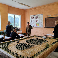 Курсанты отработали нормативы вождения боевых машин в составе колонны