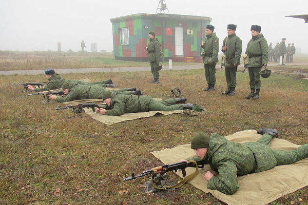 Занятия по огневой подготовке с военнослужащими нового пополнения