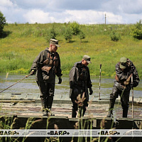 Военнослужащие 188 ибр навели понтонный мост через реку Днепр