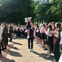 Поздравили выпускников