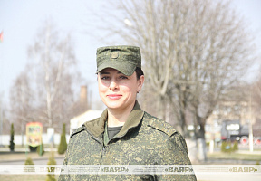 Военная форма ей к лицу 