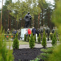 Наведение порядка на мемориале в агрогородке Октябрь Логойского района 