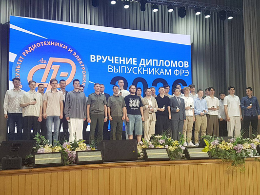 Студенты военной кафедры БГУИР получили офицерские погоны