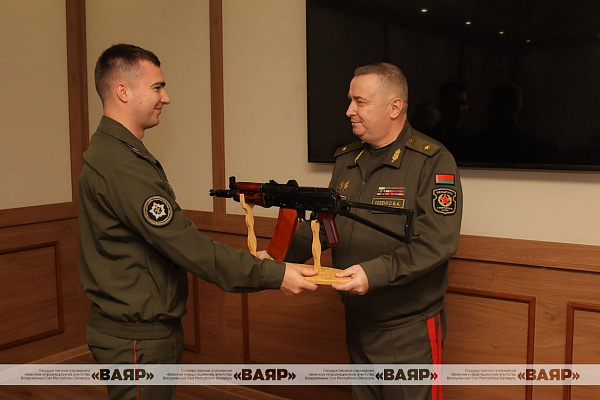 Генерал-майор Валерий Ревенко поздравил личный состав ДМВС с наступающим праздником