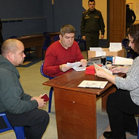 В Дзержинском районе продолжается сверка учётных данных военнообязанных