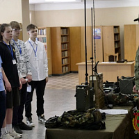 На каникулы — в армию 