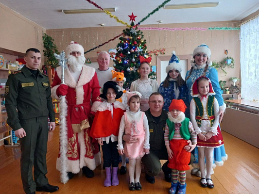 Военнослужащие 619 бхрмусс поздравили детей 