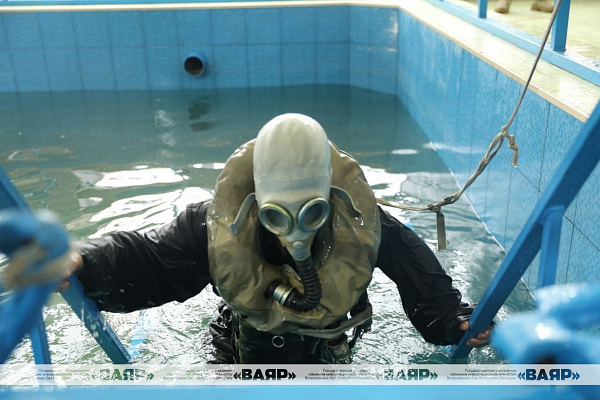 Занятие по легководолазной подготовке с танковыми подразделениями 120 омбр