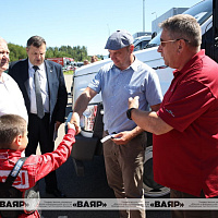 Торжественное вручение организационным структурам ДОСААФ новых грузовых автомобилей и автобусов