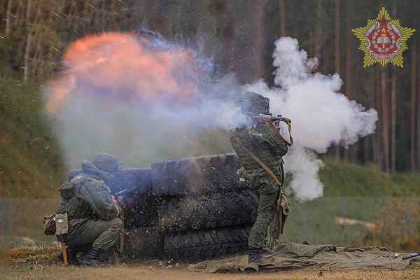 Занятия по огневой подготовке с курсантами Военной академии