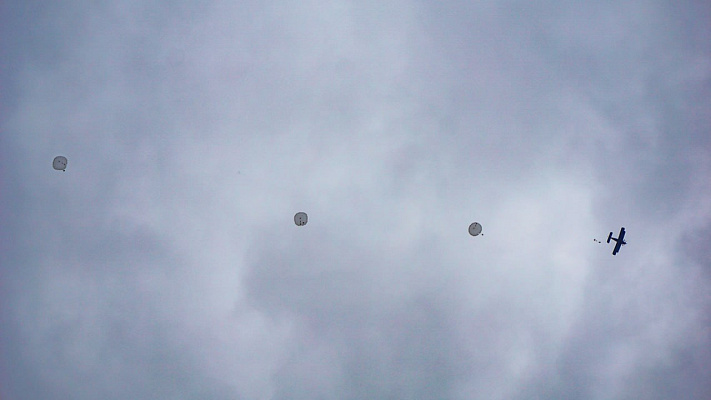 Военнослужащие 103 овдбр совершили прыжки с парашютом