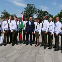 Поднят флаг конкурса "Воин мира"