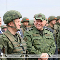 Награждение участников совместного стратегического учения «Запад-2025»