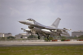 ВВС Индонезии получили третий модернизированный истребитель F-16 eMLU