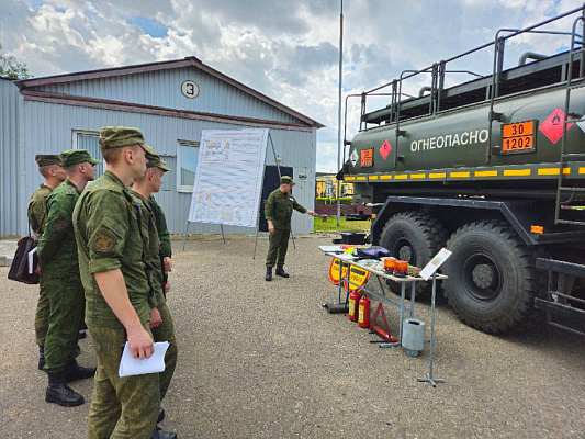 Сбор офицеров-выпусников тыловых специальностей и транспортных войск