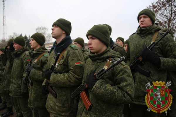 Оружие — защитникам Отечества