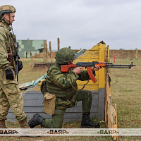 На одном из полигонов страны проводятся занятия с военнообязанными, призванными из запаса 