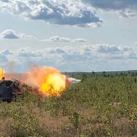 Артиллерийские расчёты 11 омбр провели серию стрельб прямой наводкой