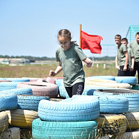 Финалисты патриотической игры «Зарница» преодолели полосу препятствий 