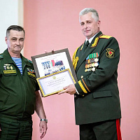 Генерал-майор Андрей Горбатенко простился с Боевым Знаменем МСВУ