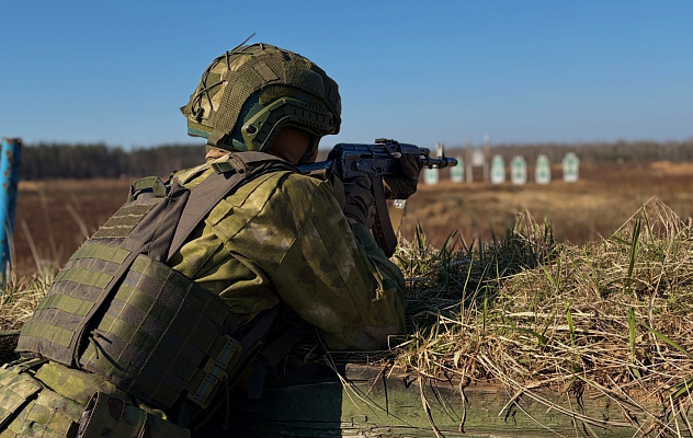 Занятия по огневой подготовке с курсантами Военной академии