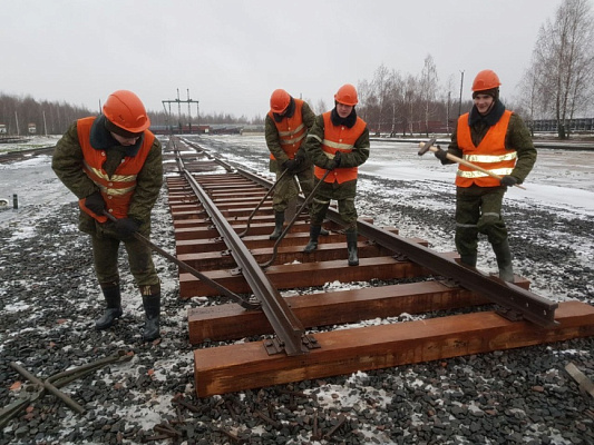 Учатся военные путейцы