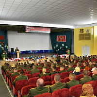 Брестские артиллеристы поздравили своих мам с наступающим праздником