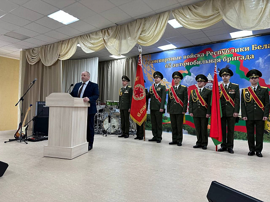 С праздником,  военные автомобилисты!