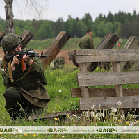 Новобранцы проходят курс начальной военной подготовки на полигонах