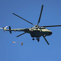 Военнослужащие в/ч 89417 отработали десантирование из вертолета Ми-8 на воду