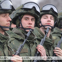 На плацу Минской военной комендатуры продолжается подготовка к военному параду