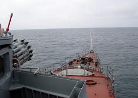 На Камчатке корабль Тихоокеанского флота «Разлив» поразил артиллерией цели на береговом полигоне